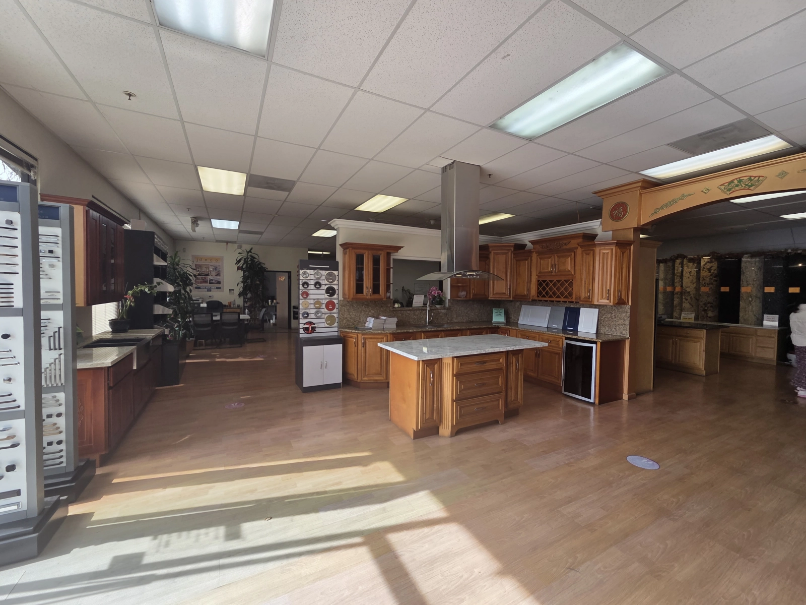 Bright and Modern Kitchen Displays – 9Builders Experience