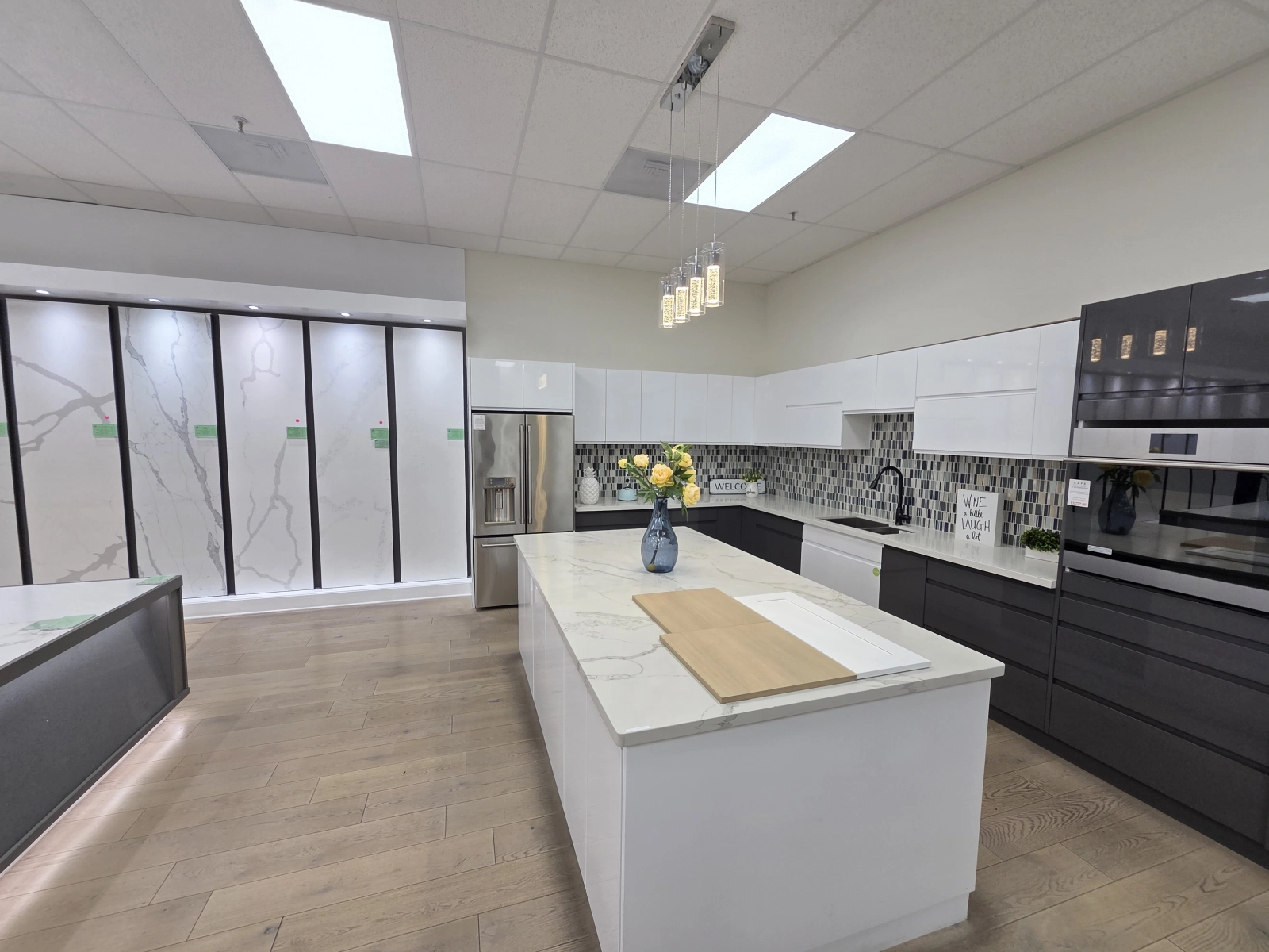 Chic and Functional Kitchen Layout