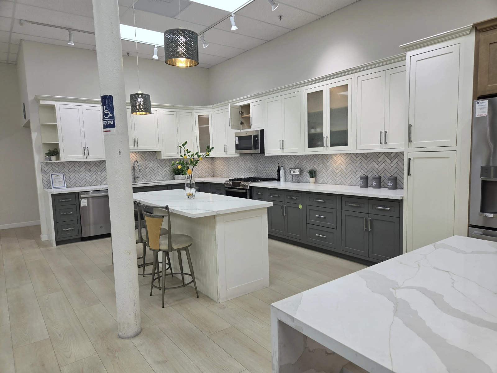 Luxurious Kitchen with Island and Professional Appliances